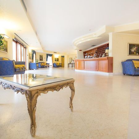 Royals Gate Hotel Rodi Garganico Bagian luar foto