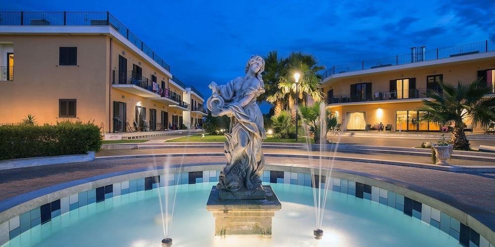 Royals Gate Hotel Rodi Garganico Bagian luar foto