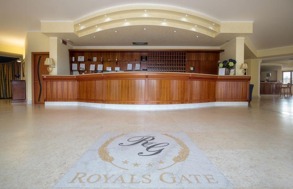 Royals Gate Hotel Rodi Garganico Bagian luar foto