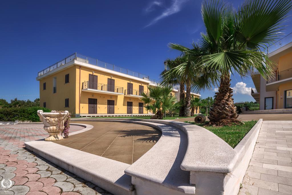 Royals Gate Hotel Rodi Garganico Bagian luar foto