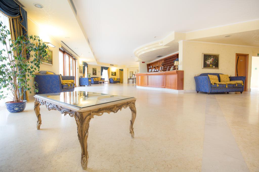 Royals Gate Hotel Rodi Garganico Bagian luar foto