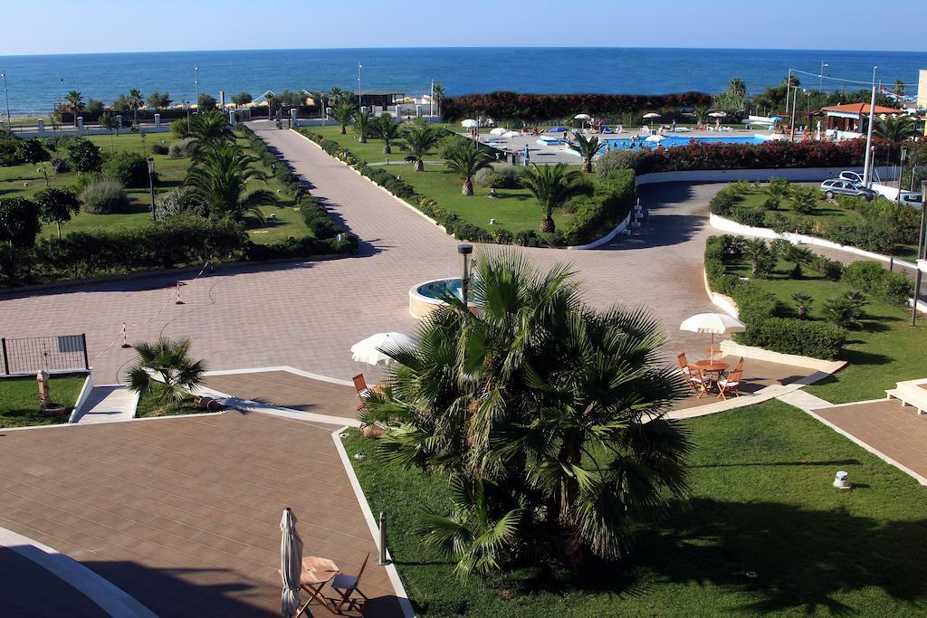 Royals Gate Hotel Rodi Garganico Bagian luar foto